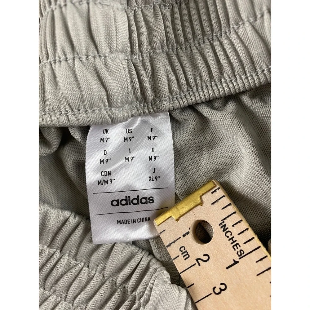Adidas Mens Basketball Shorts Grey White 9 Inch Inseam Size Medium M 9